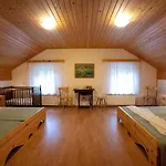 度假居 At Peskar's A Charming Countryside House Podbrdo