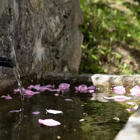 Σπίτι διακοπών At Peskar's A Charming Countryside House *