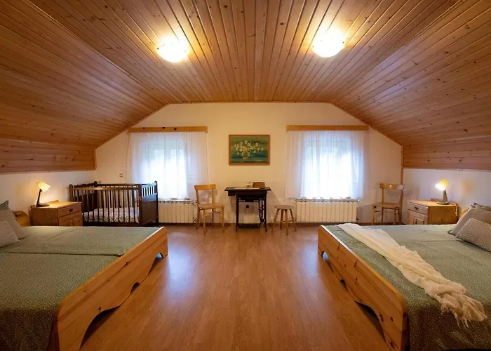 Feriehus At Peskar's A Charming Countryside House Podbrdo